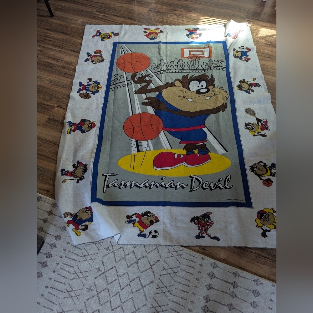 Vintage 1997 Fleece Taz The Tasmanian Devil Blanket. Sporty Taz.